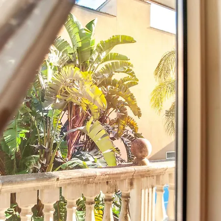 לינה וארוחת בוקר Sea Garden -